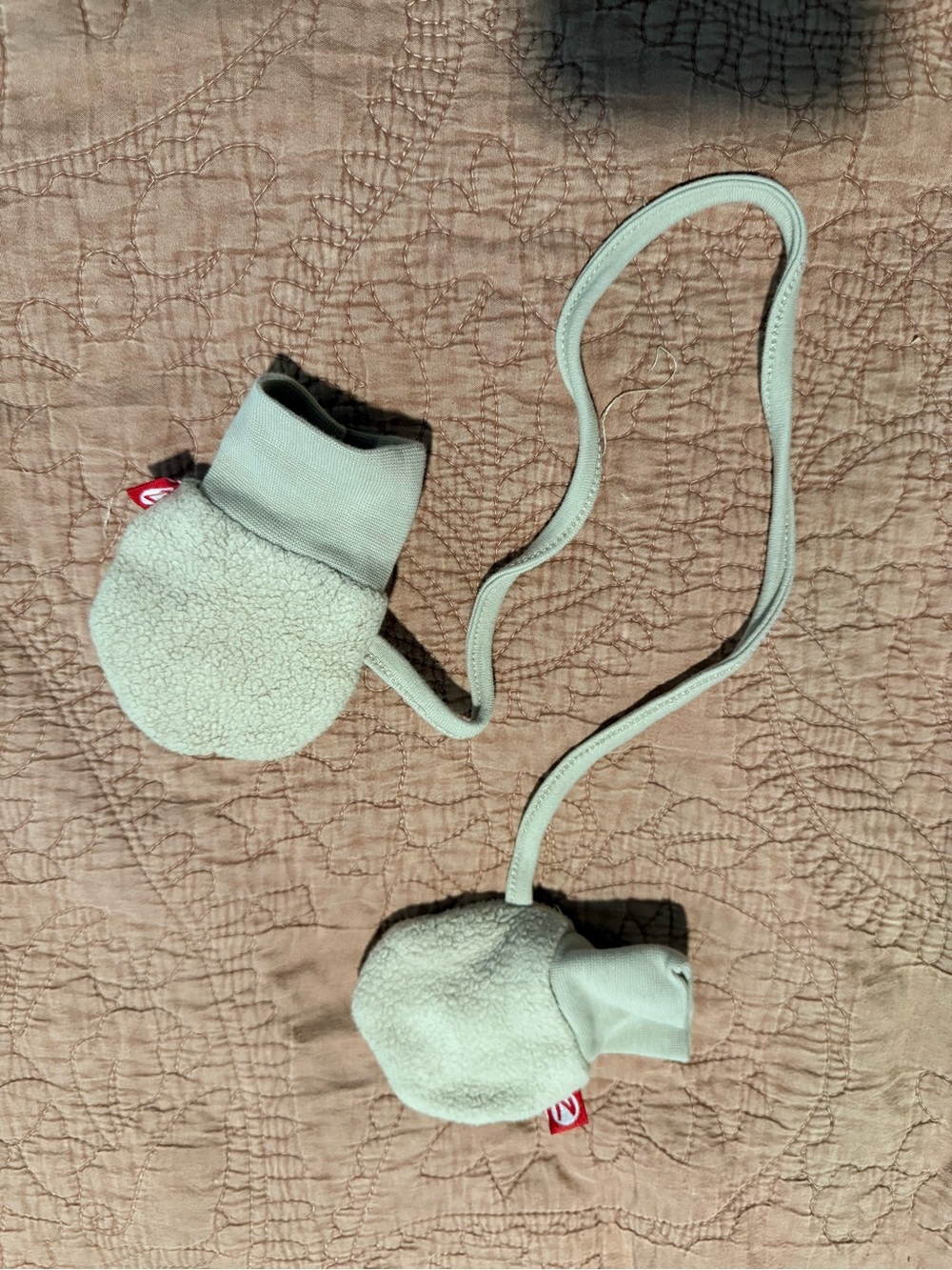 Zutano Cream Baby Mittens with Tag